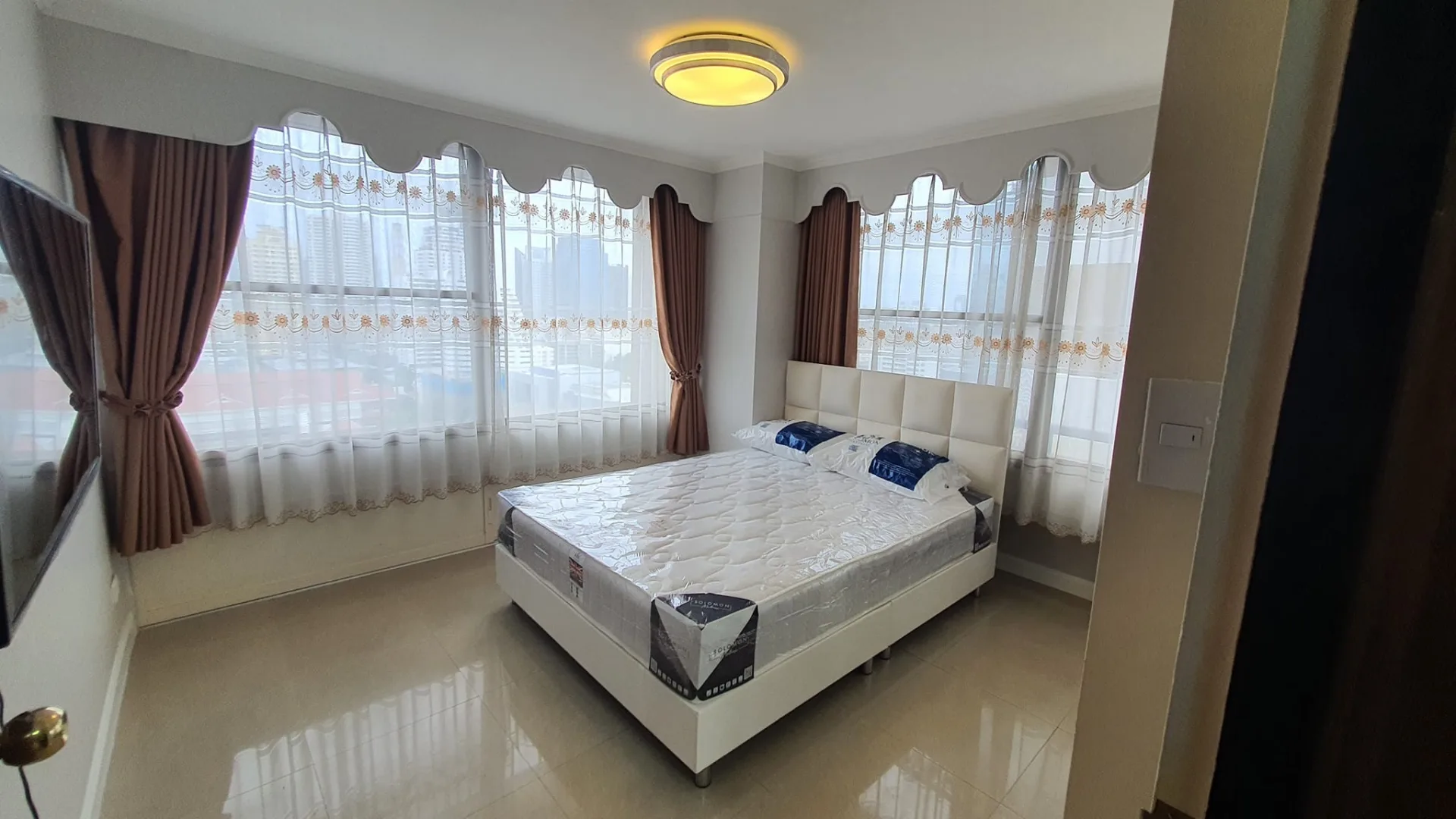 Property photos for Asoke Tower