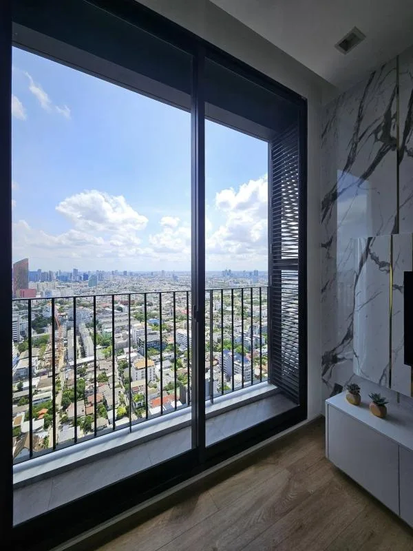 Property photos for Noble Around Ari