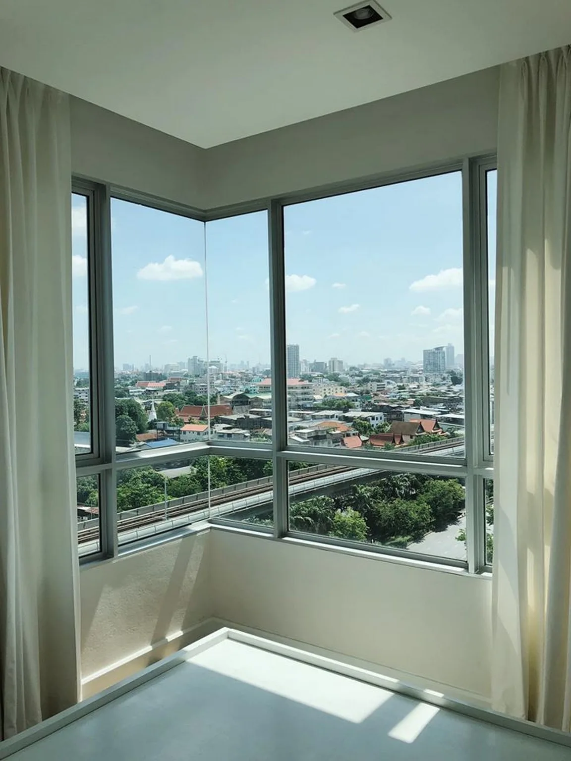 Property photos for The Room Sathorn - Taksin