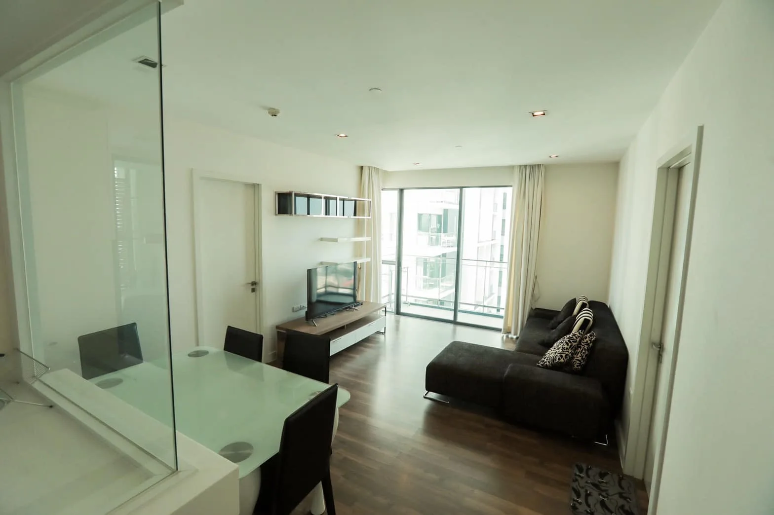 Property photos for The Room Sukhumvit 62