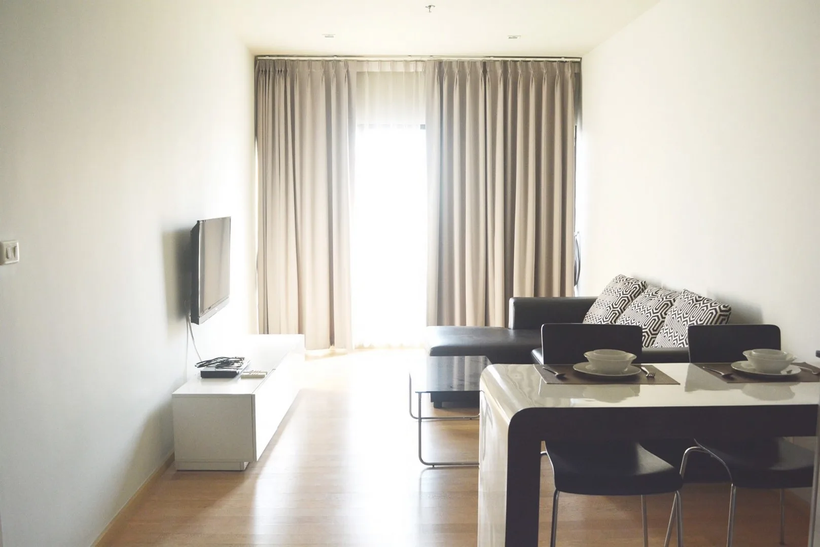 Property photos for Noble Refine