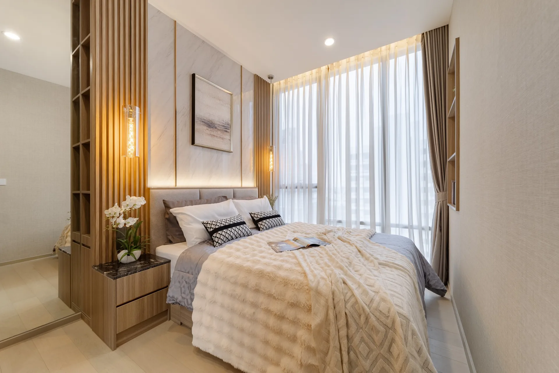 Property photos for The Extro Phayathai-rangnam