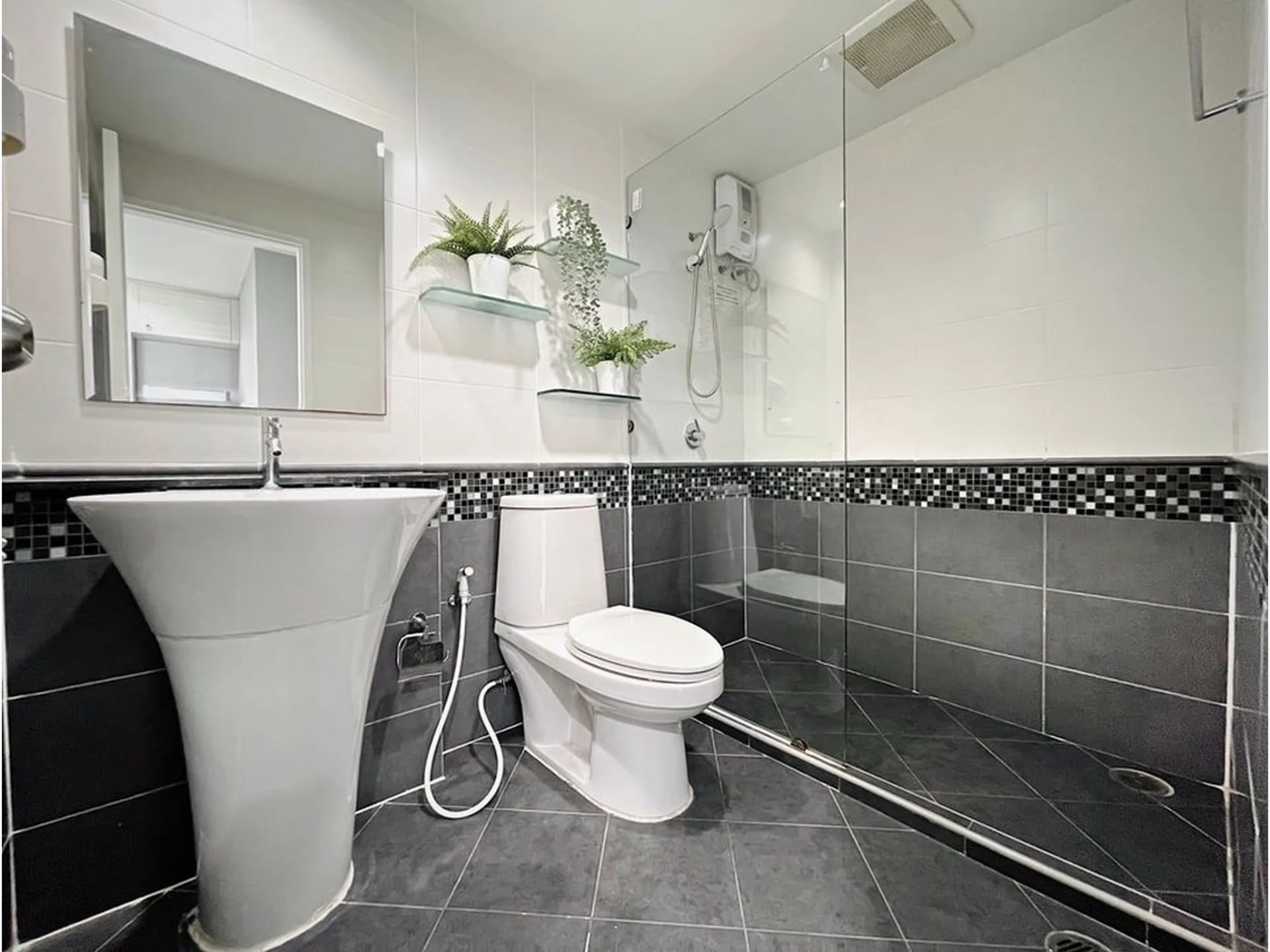 Property photos for The Waterford Sukhumvit 50 Onnut