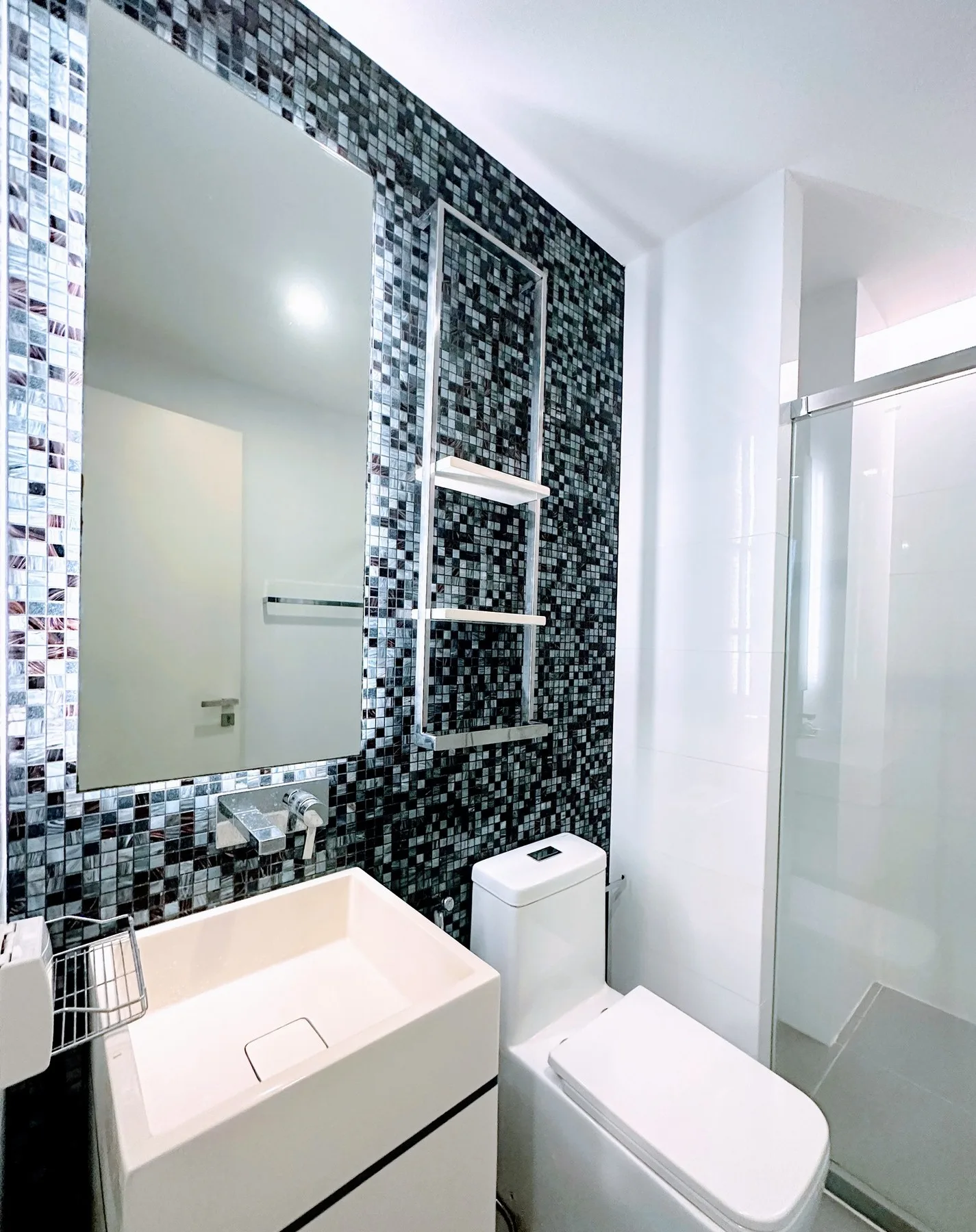 Property photos for The Room Sukhumvit 69