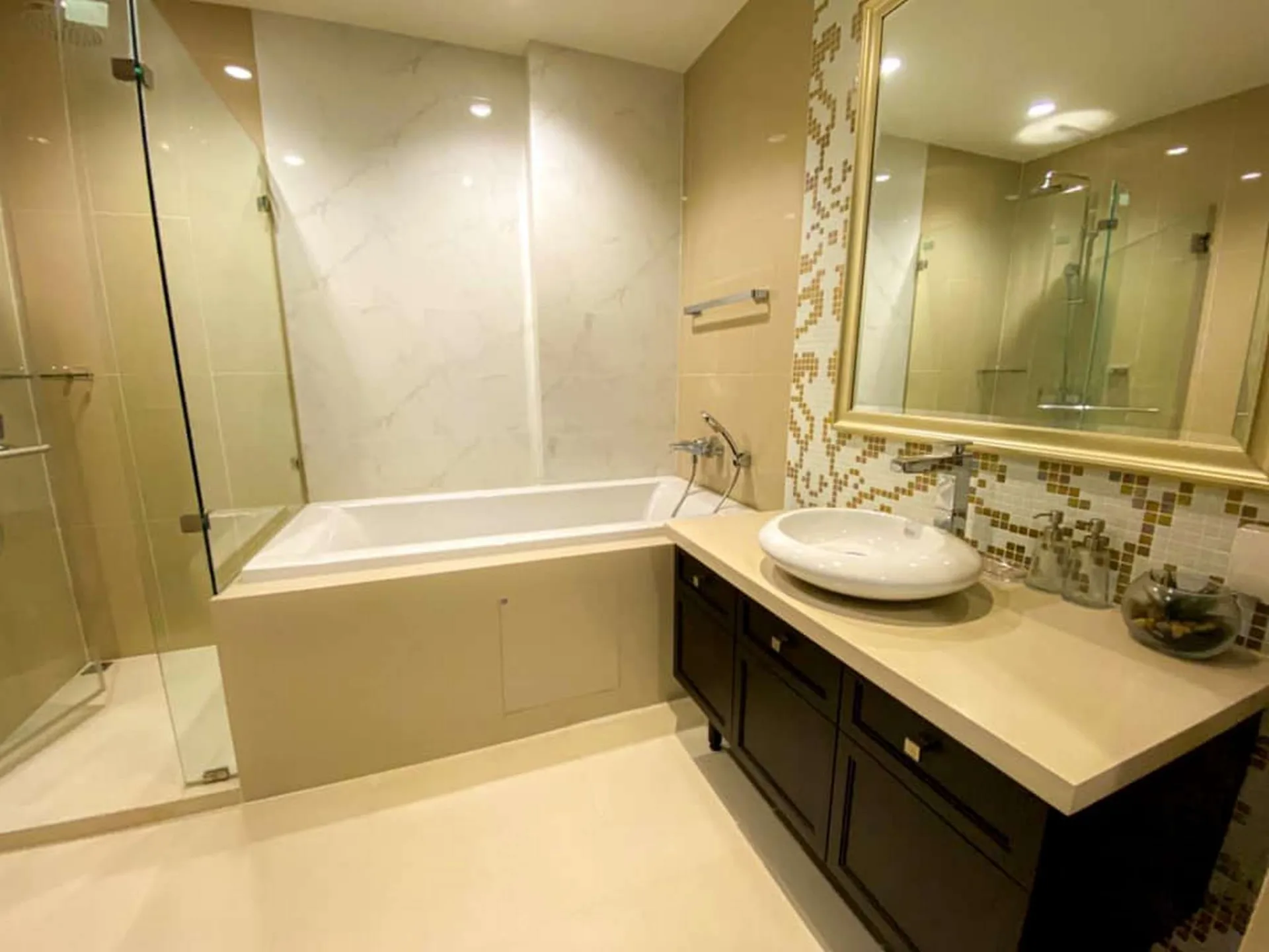 Property photos for Leticia Rama 9