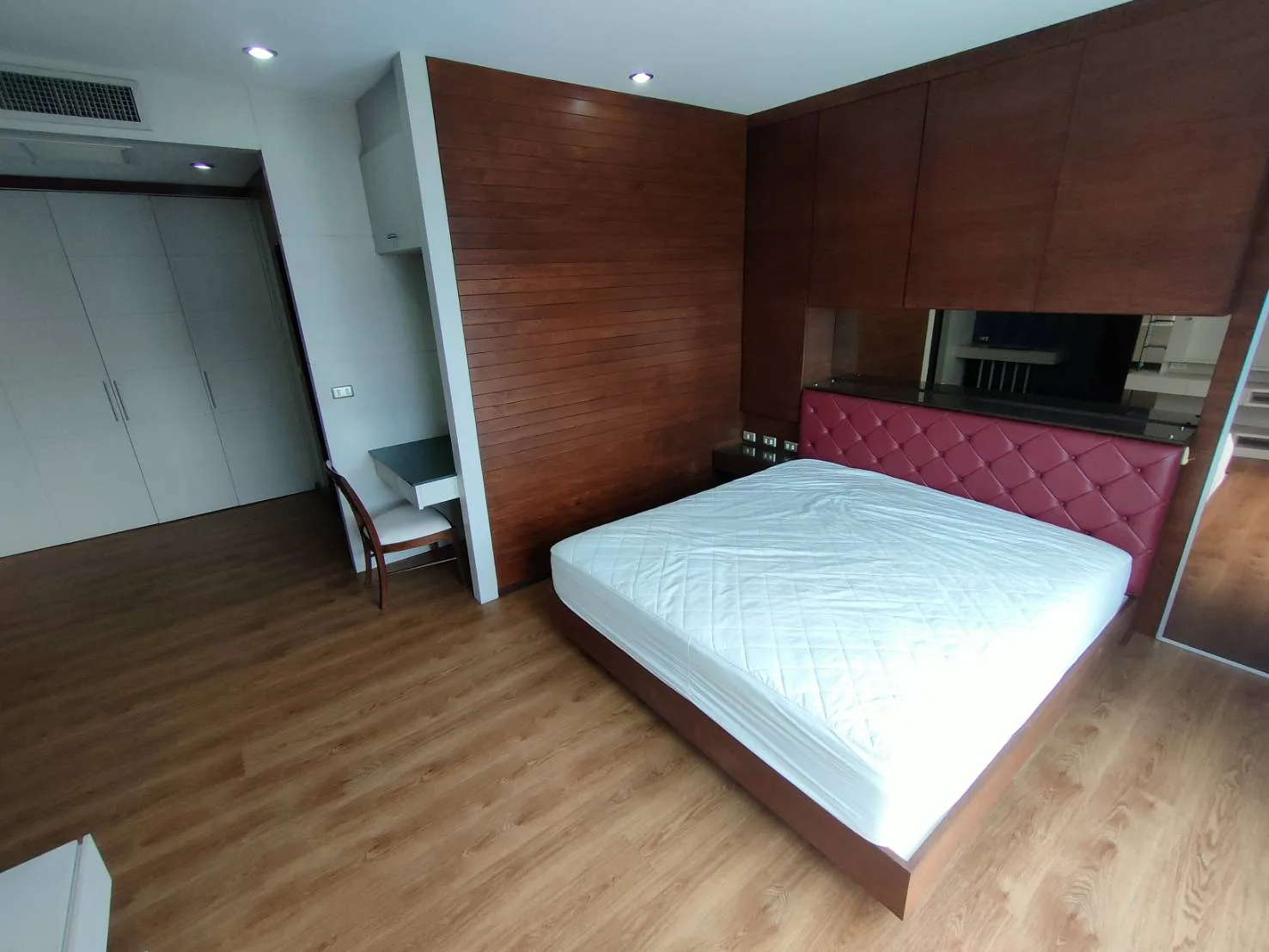 Property photos for Sky Villas Sathorn