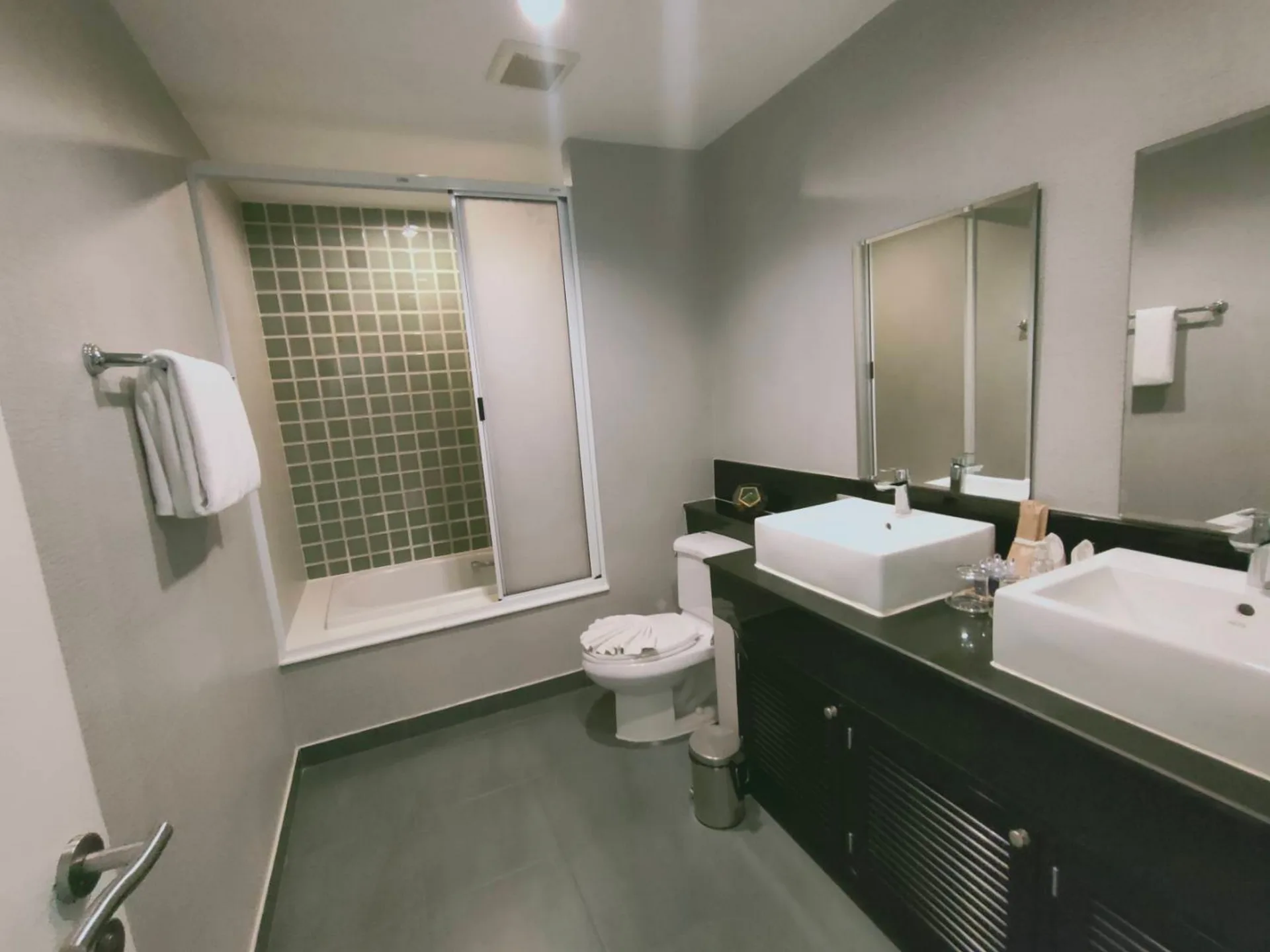 Property photos for Benviar Tonson Residence