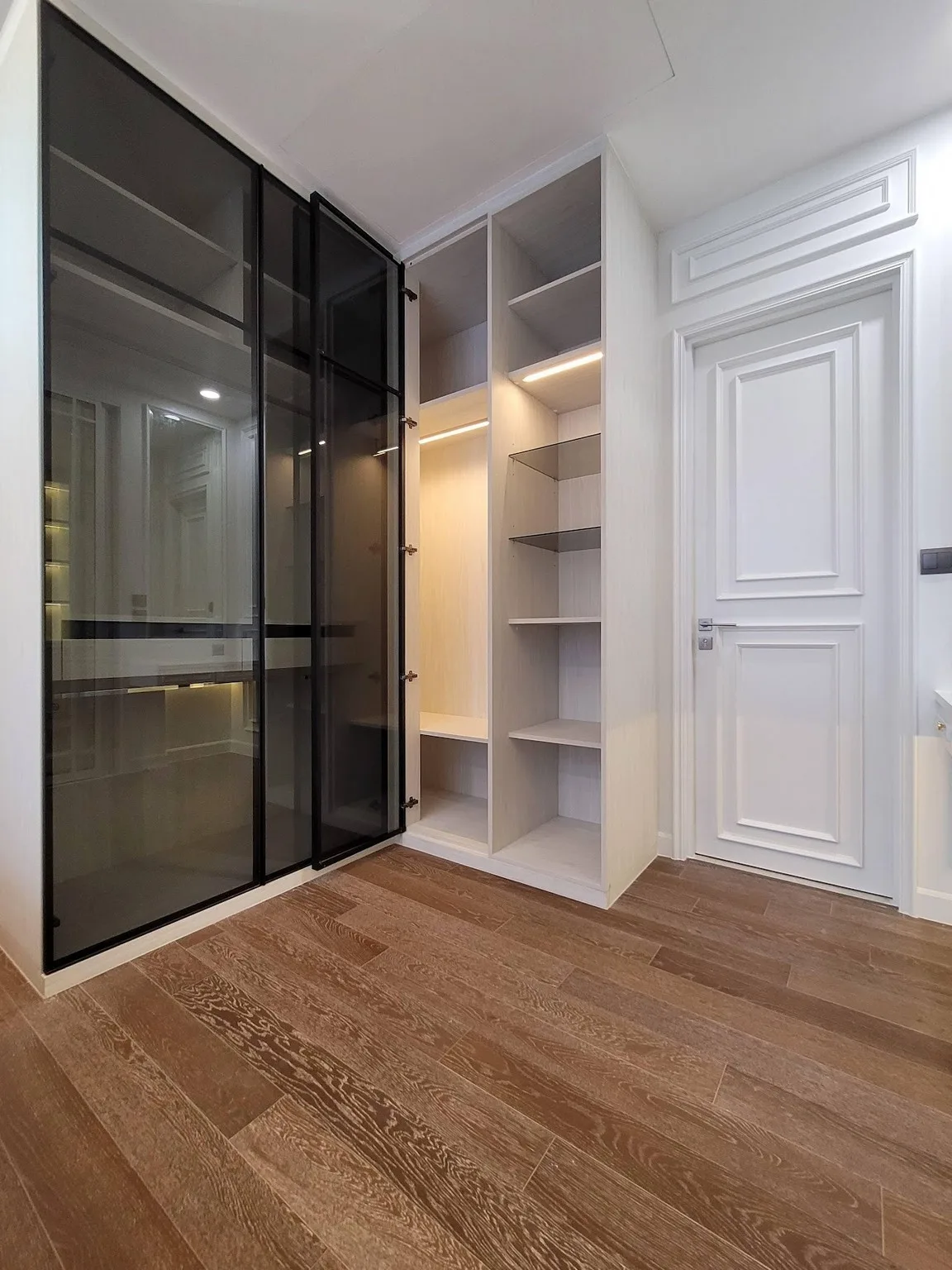 Property photos for Muniq Langsuan