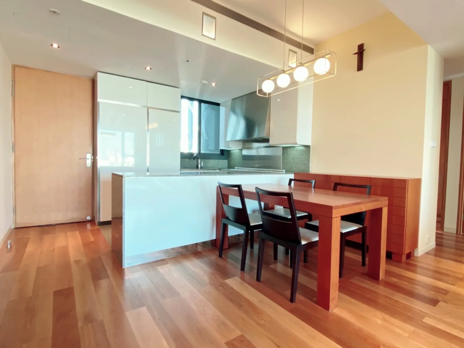 Property photos for The Met