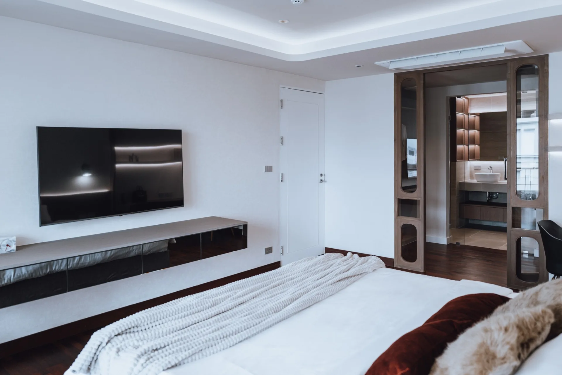 Property photos for Supreme Elegance