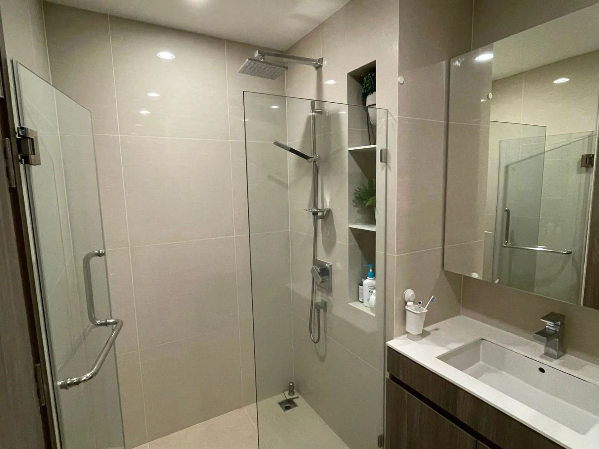 Property photos for IDEO Mobi Sukhumvit 66