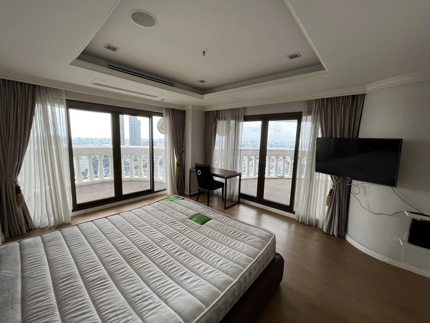 Property photos for State Tower