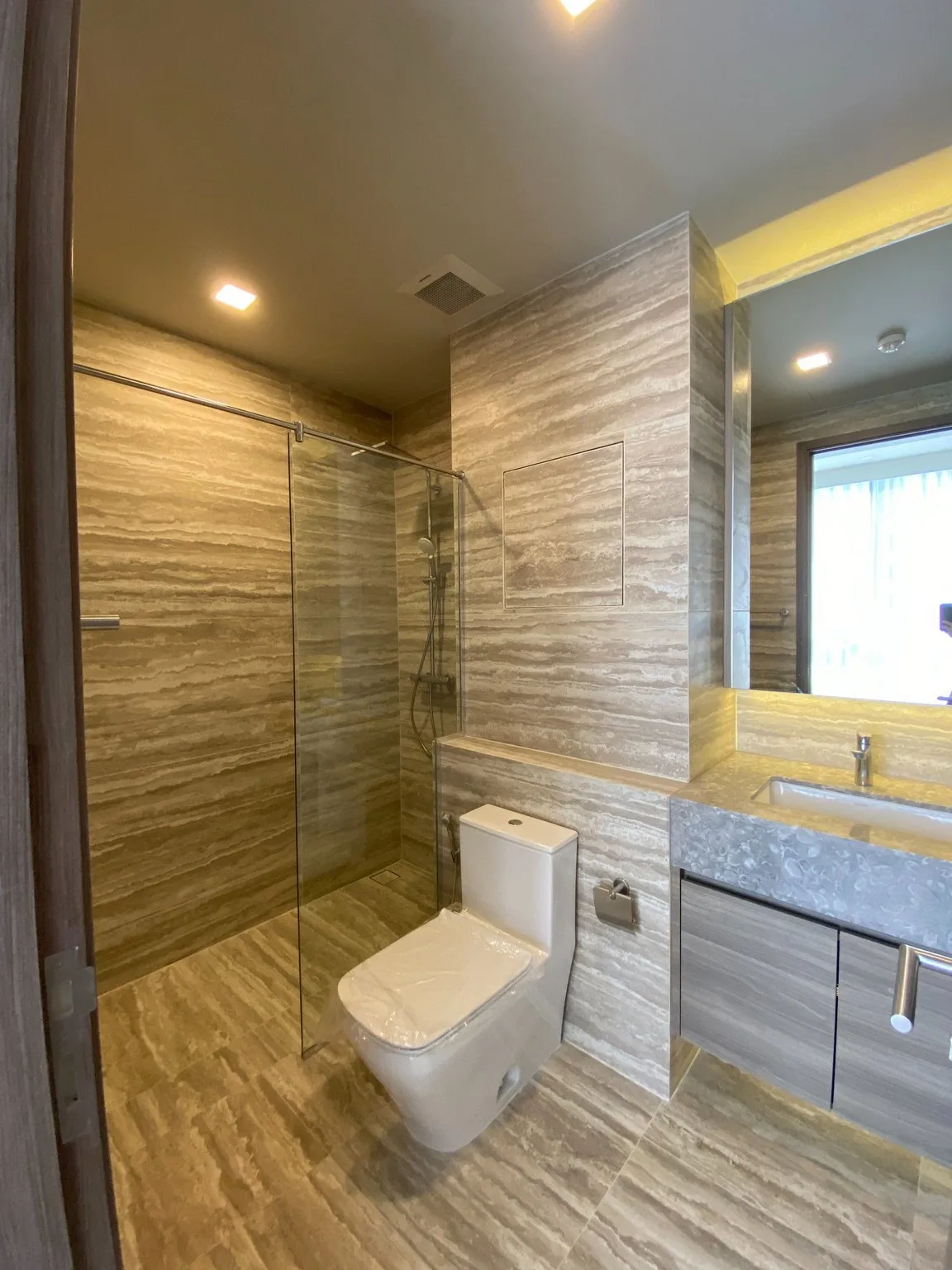 Property photos for Celes Asoke