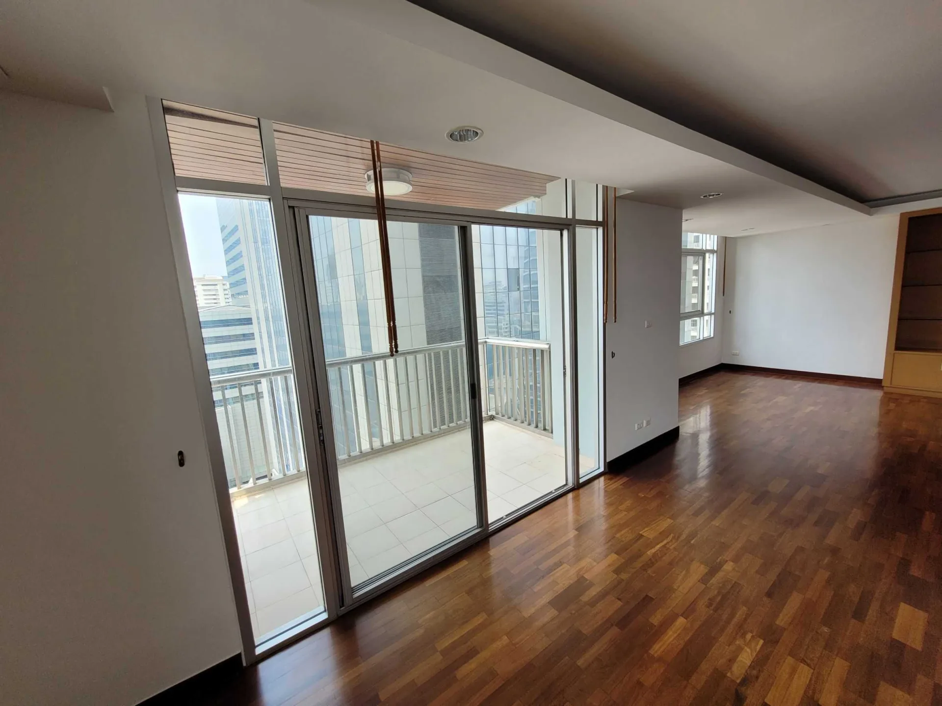 Property photos for Prasanmitr Thani Tower
