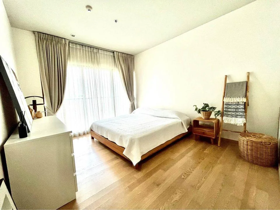 Property photos for Noble Refine