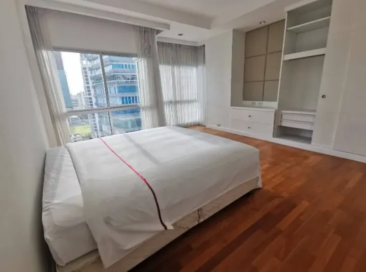 Property photos for Royal Residence Park