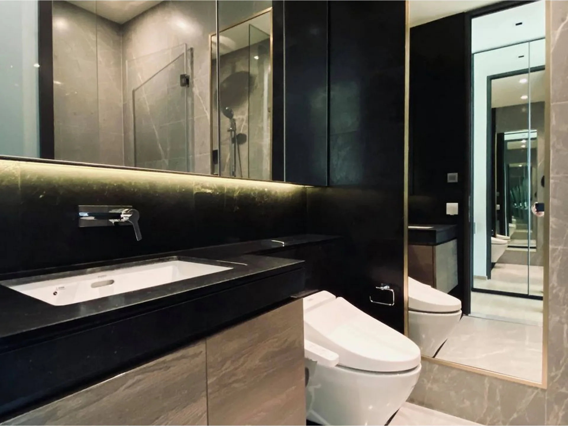 Property photos for 28 Chidlom