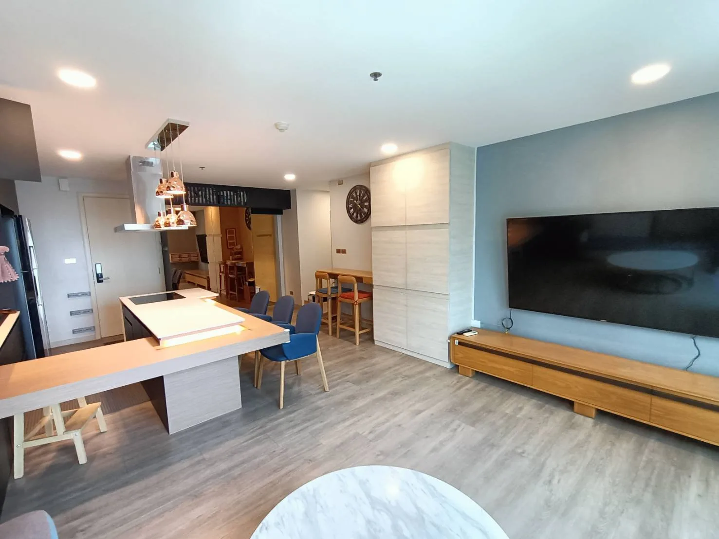 Property photos for Centric Scene Phaholyothin 9