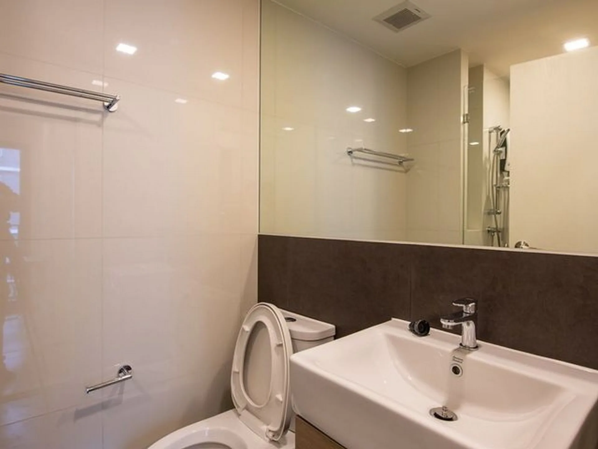 Property photos for Chambers On - nut Station
