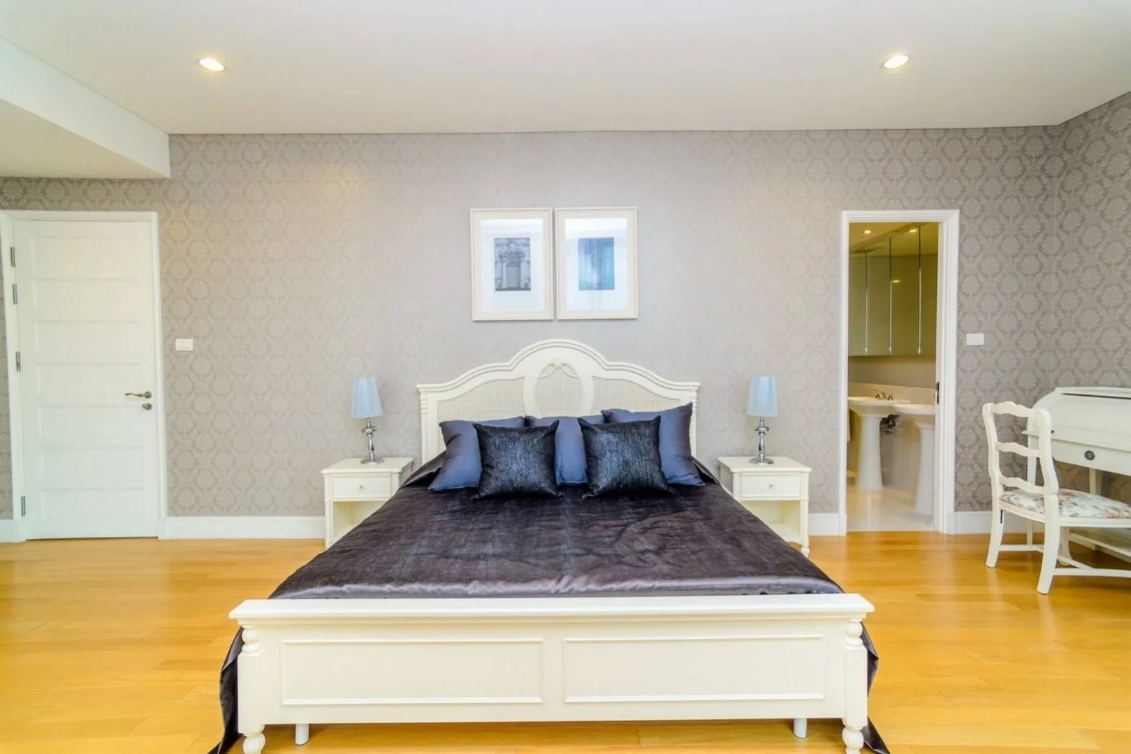 Property photos for Aguston Sukhumvit 22