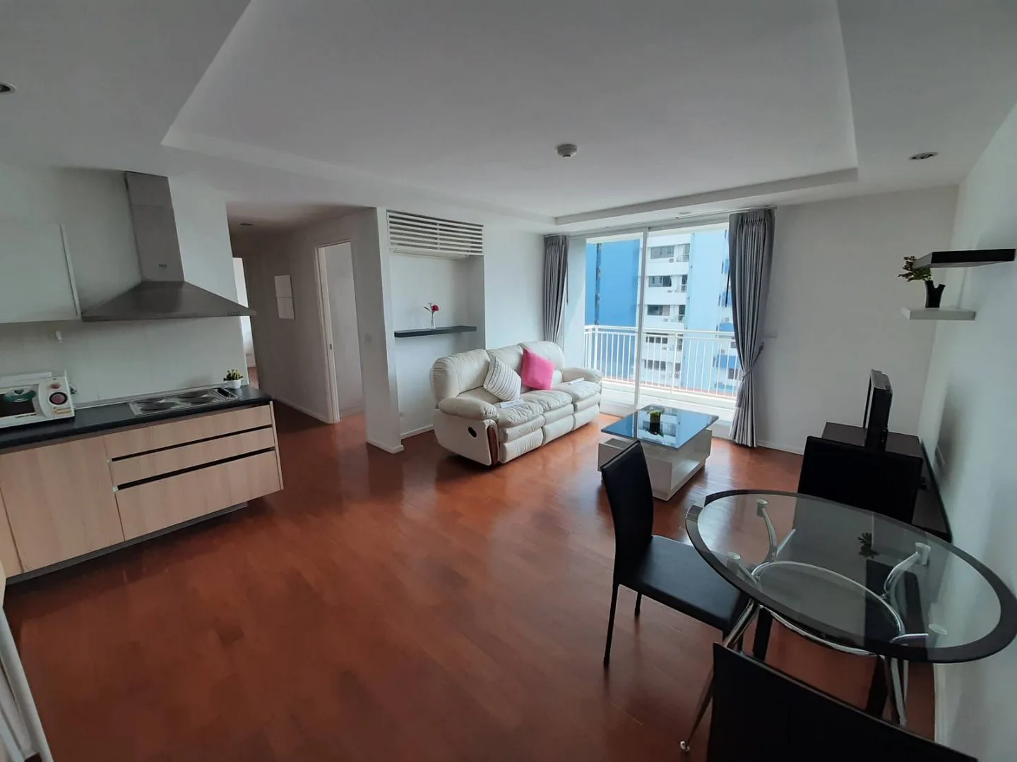 Property photos for Siri On 8