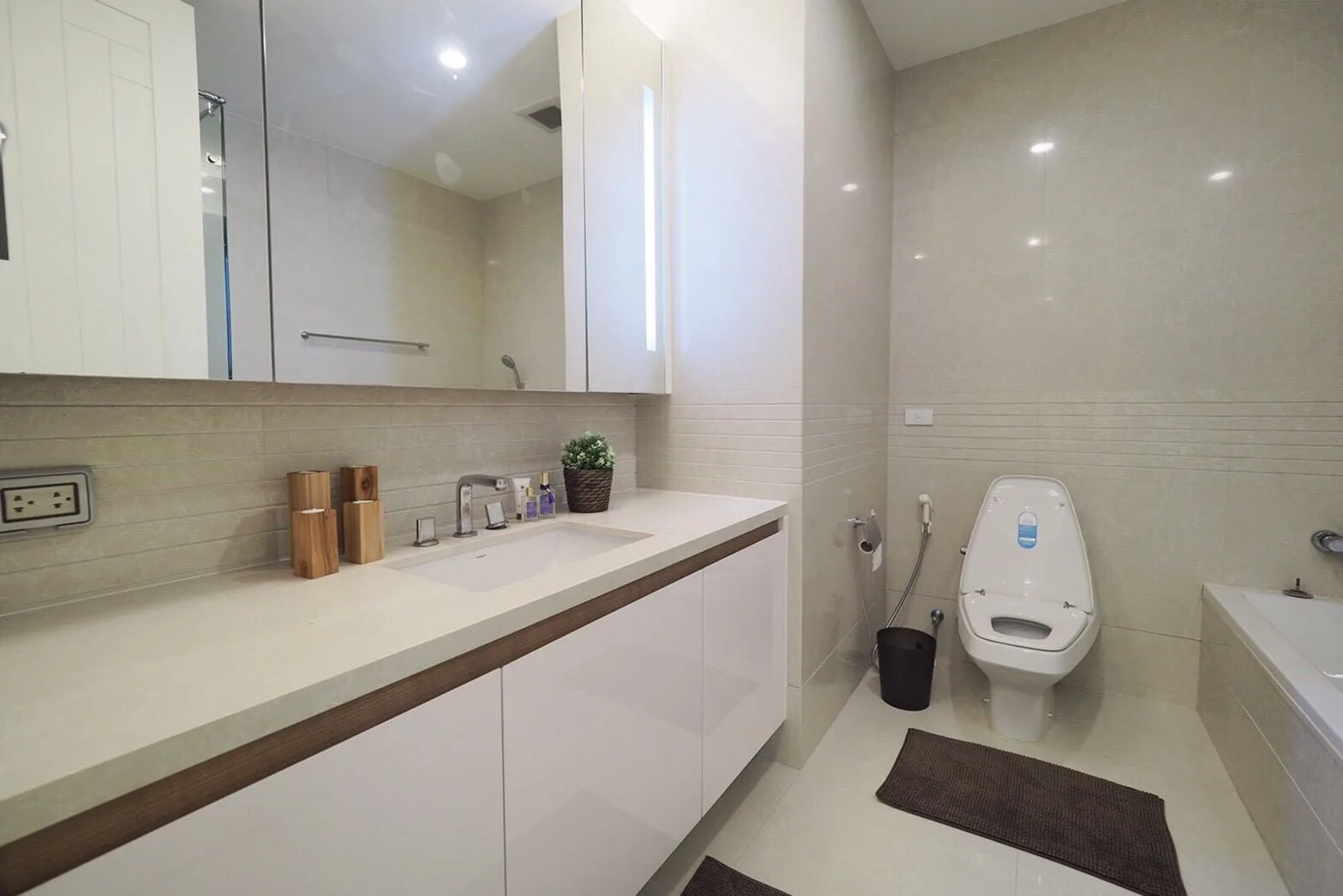 Property photos for Q Langsuan