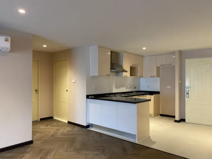Property photos for Baxtor Paholyothin 14