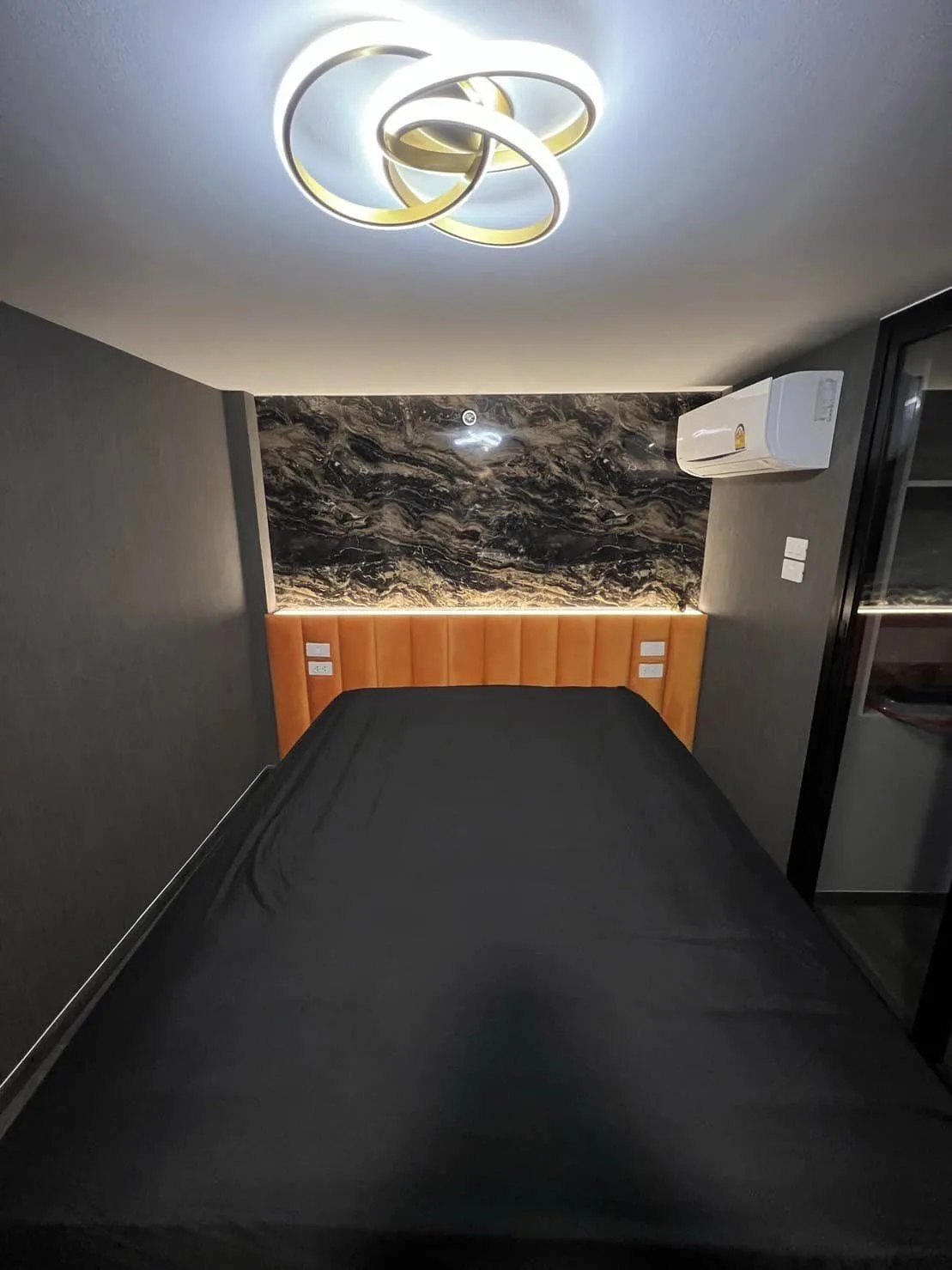 Property photos for Knightsbridge Space Ratchayothin