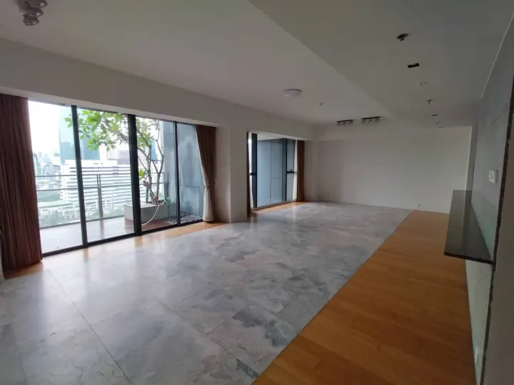 Property photos for The Met