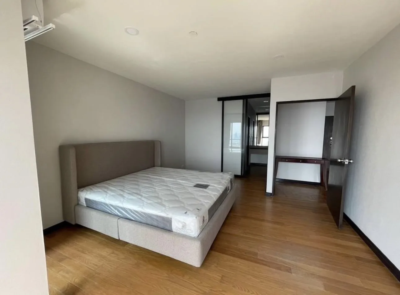 Property photos for Sathorn Gardens