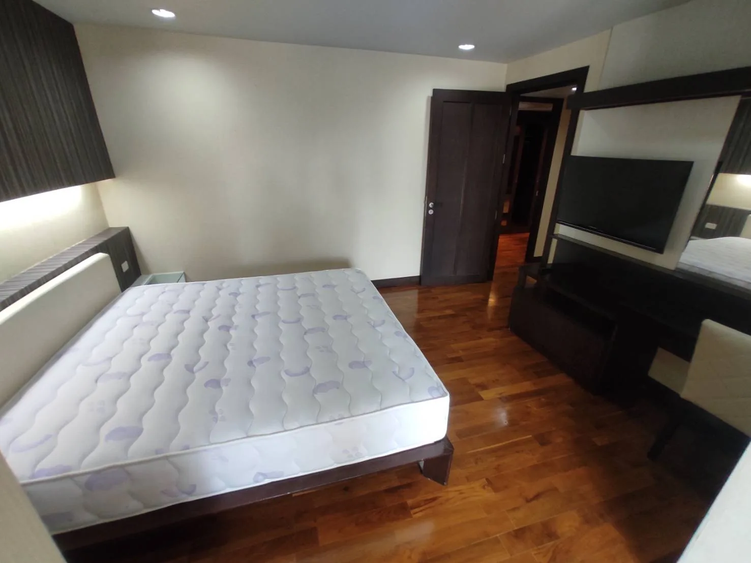 Property photos for Richmond Hills Residence Thonglor 25