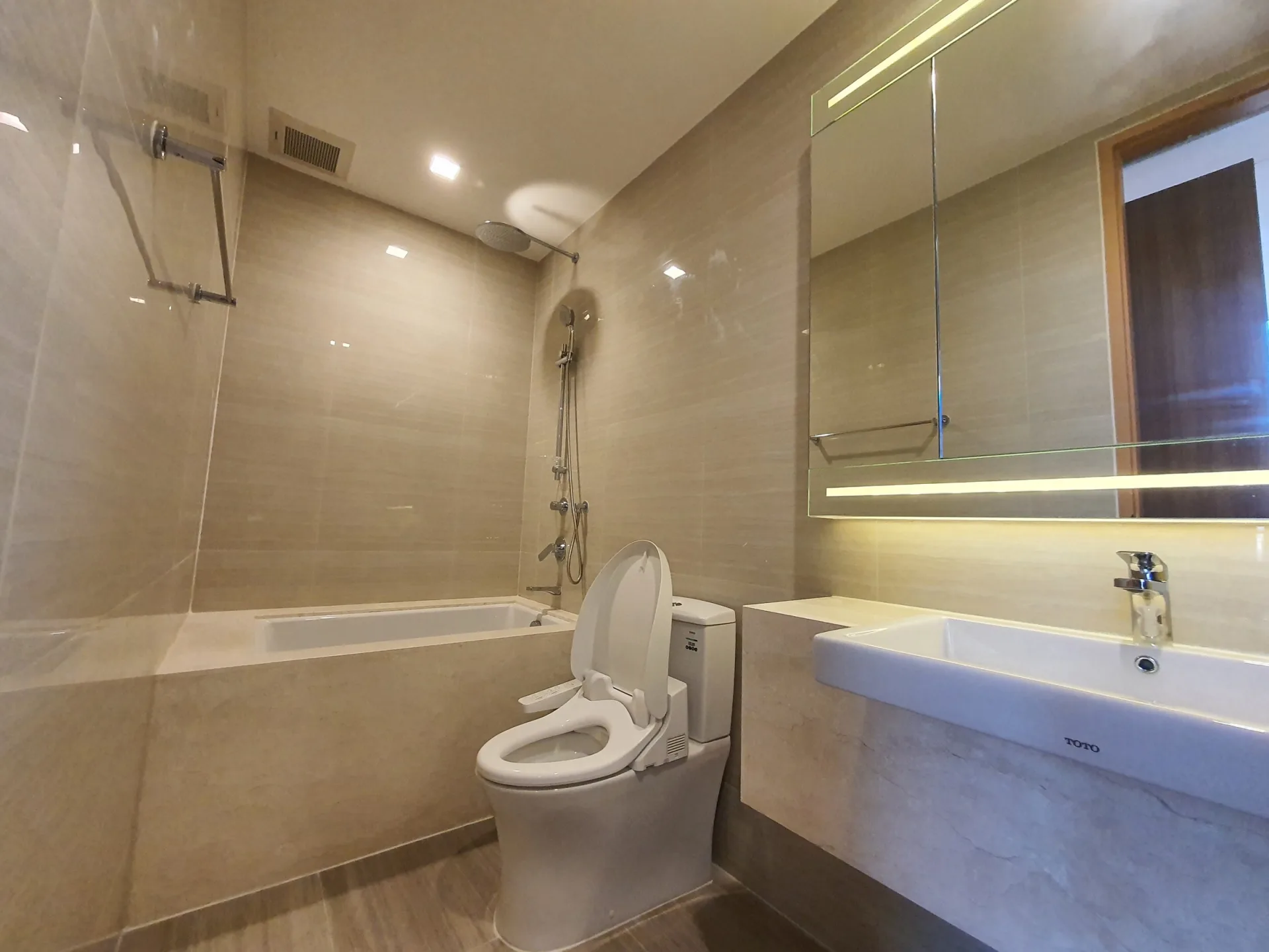 Property photos for Noble BE 33