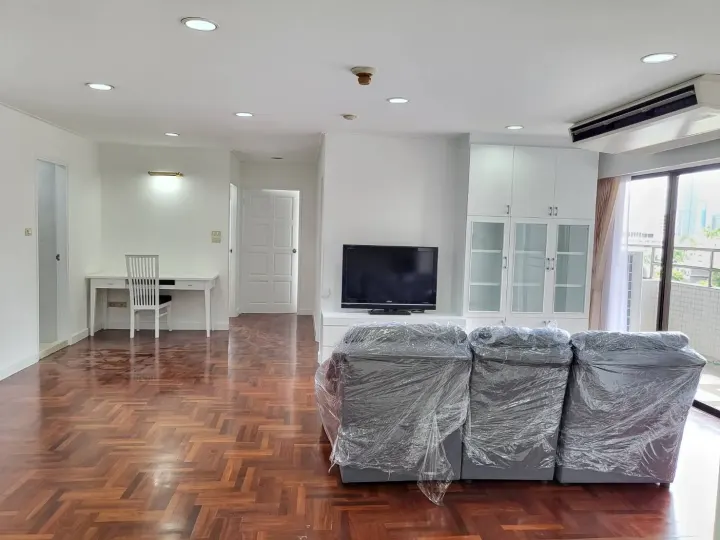 Property photos for Richmond Palace