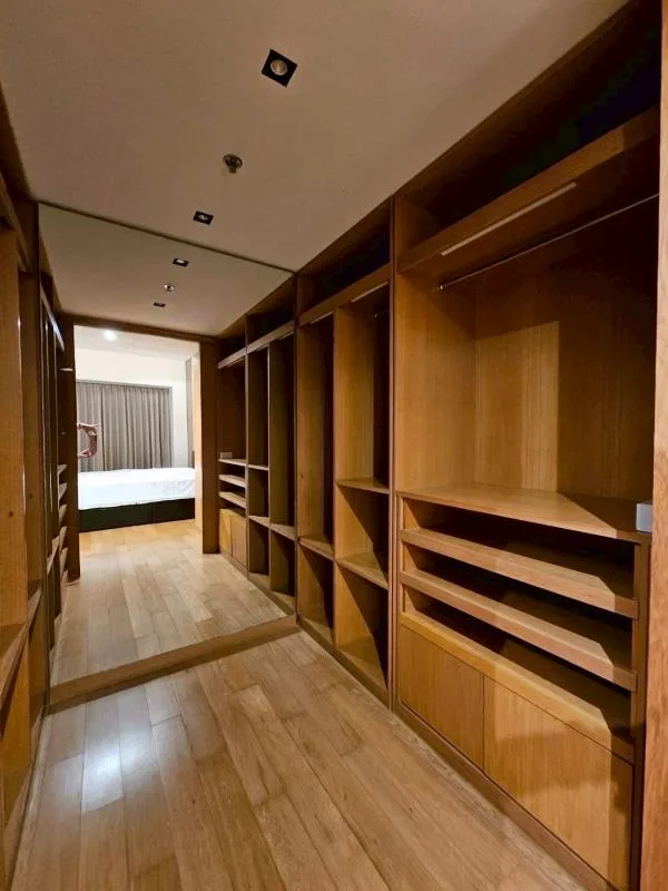 Property photos for The Met