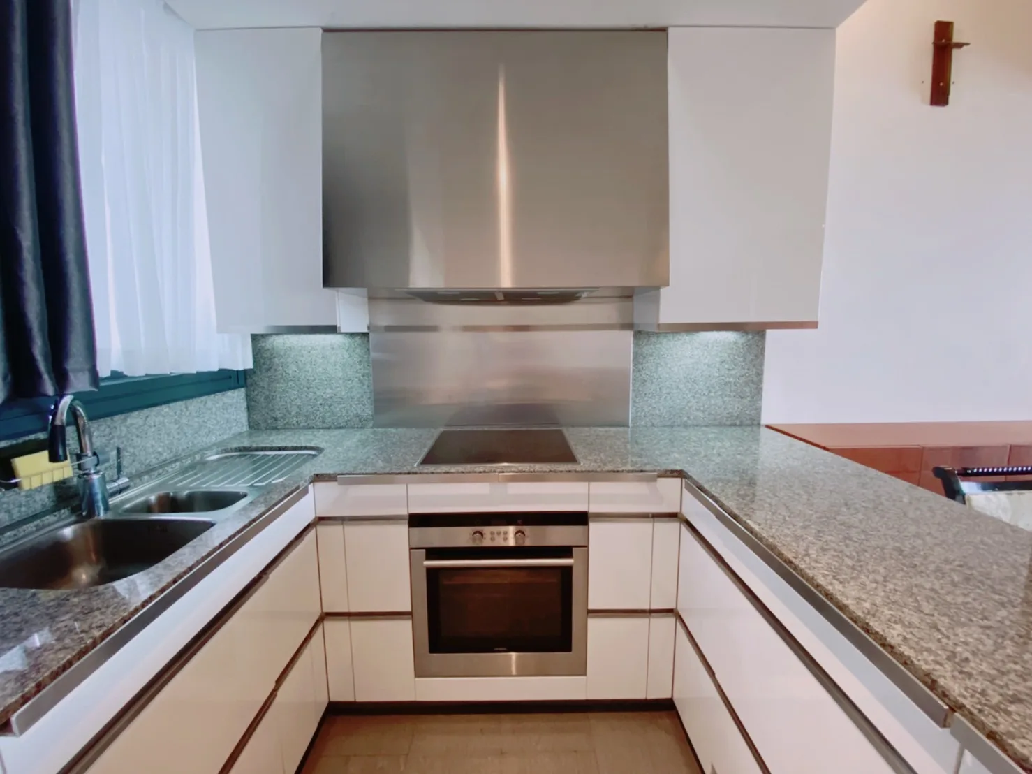 Property photos for The Met