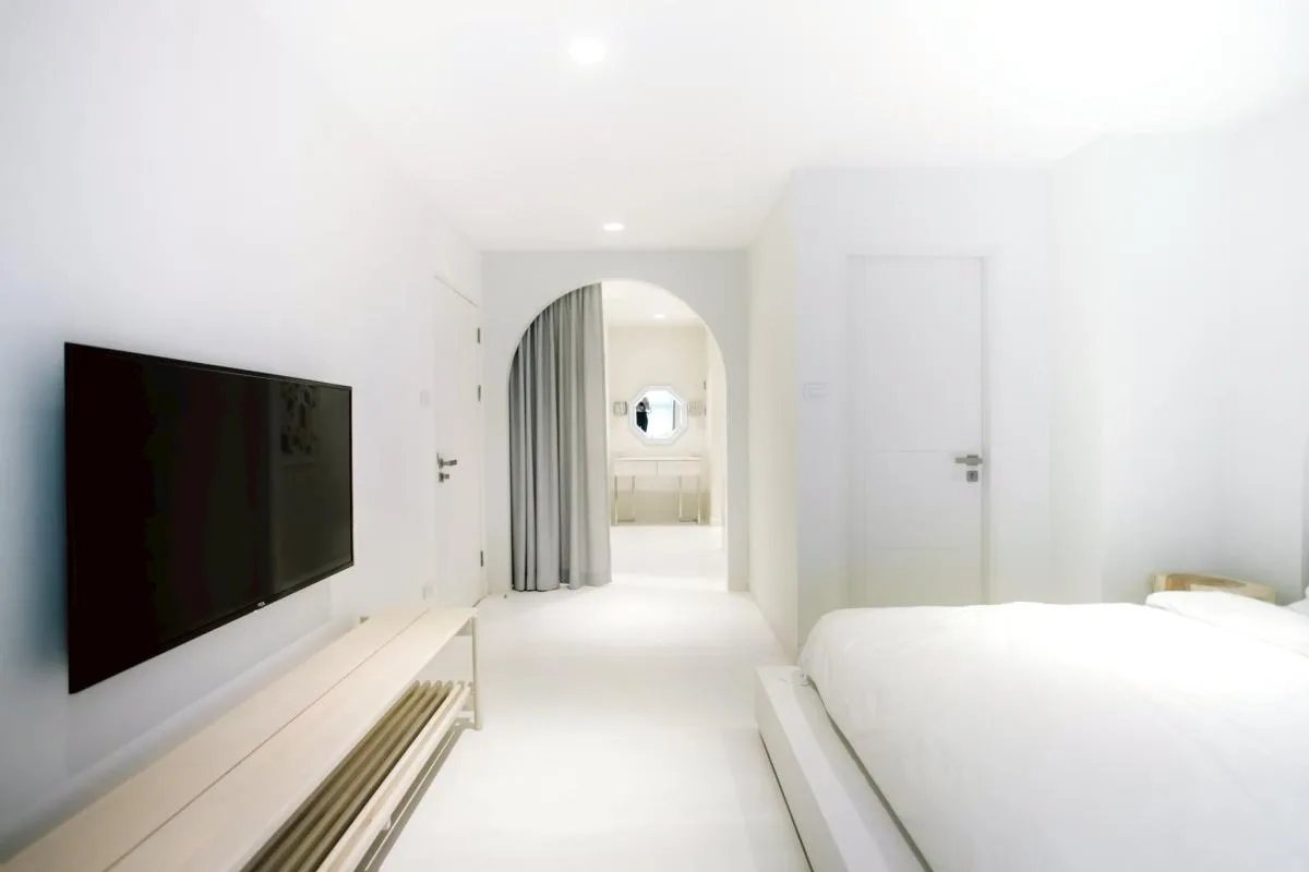 Property photos for Navin Court