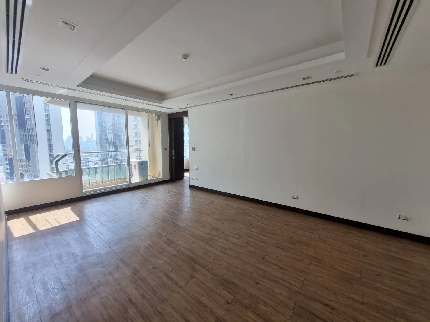 Property photos for Ideal 24
