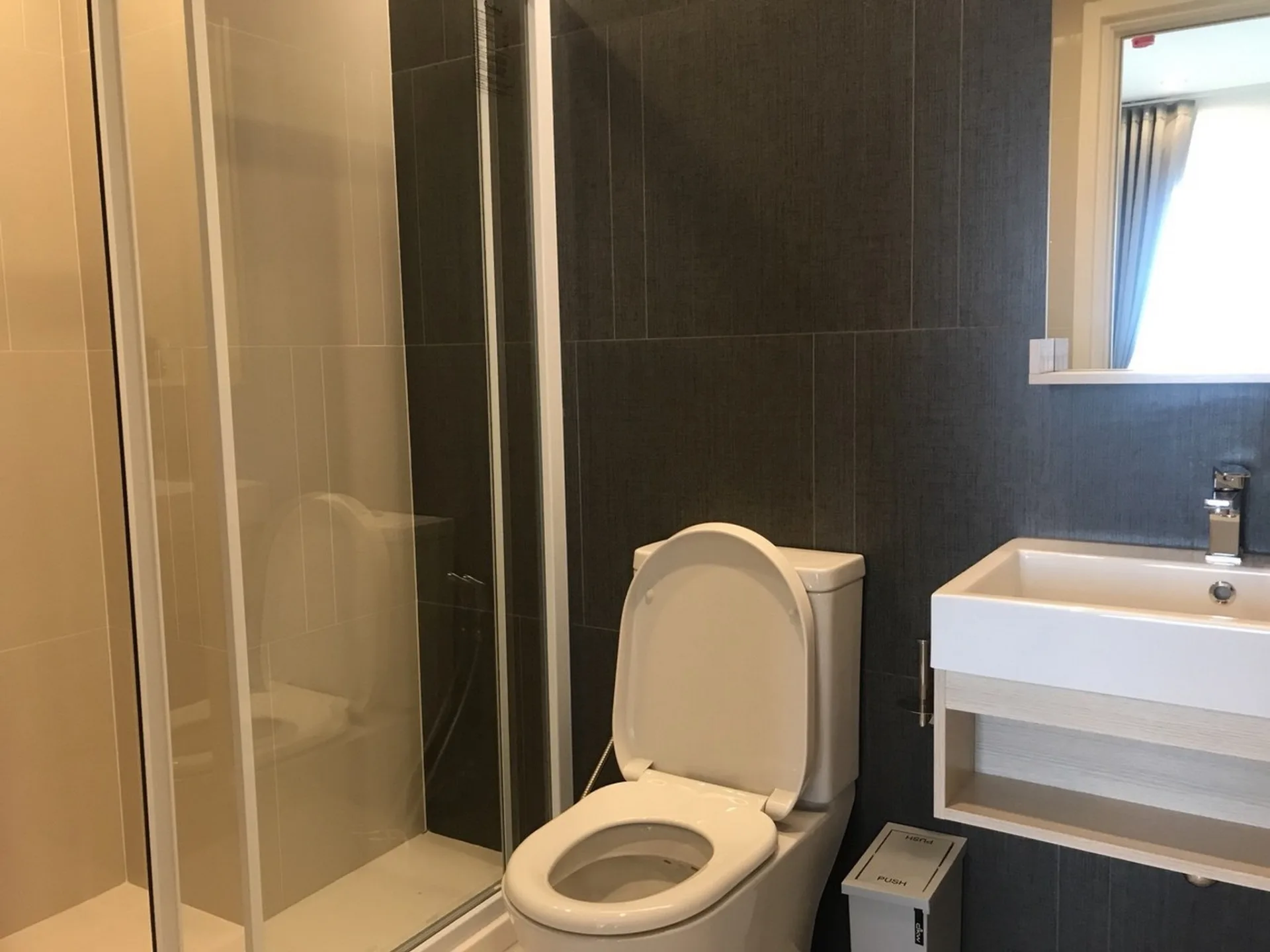 Property photos for The Key Sathorn - Charoenraj