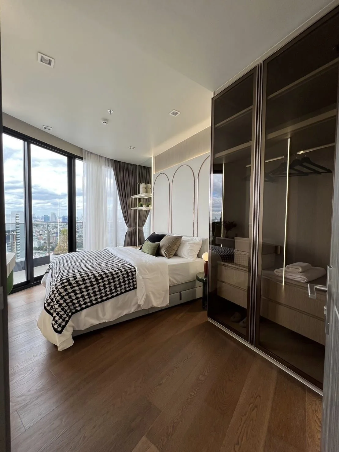 Property photos for Ideo Q Victory