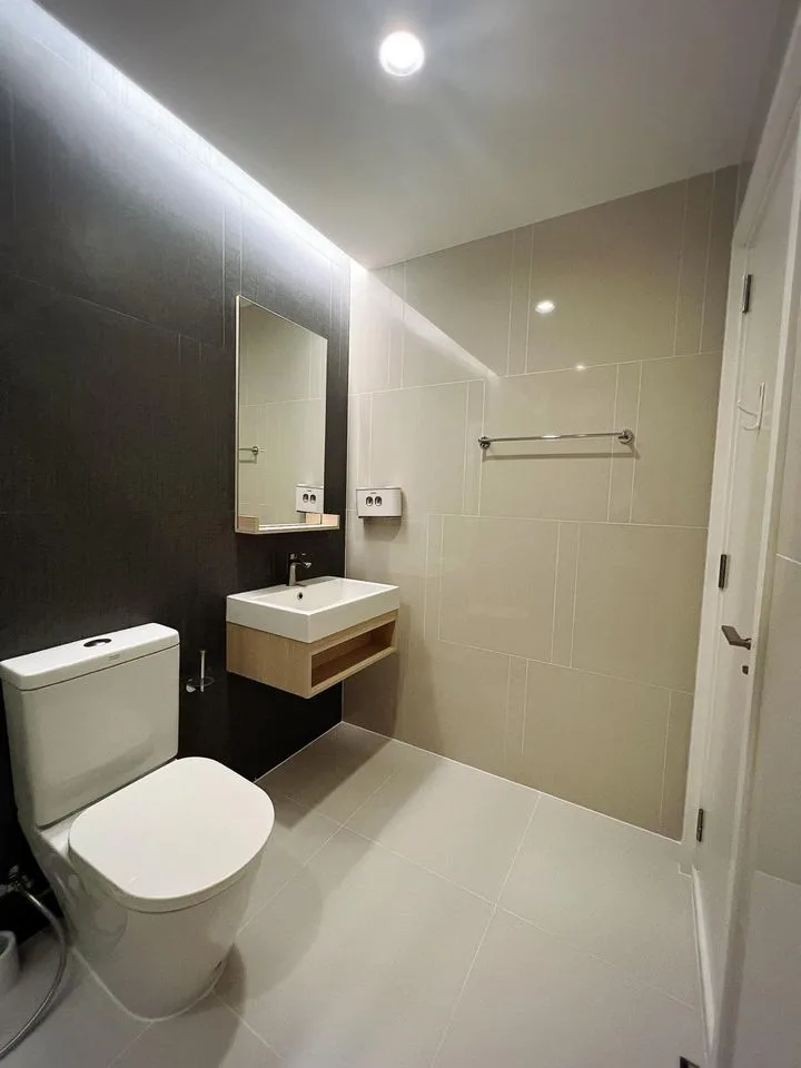 Property photos for The Key Sathorn - Charoenraj