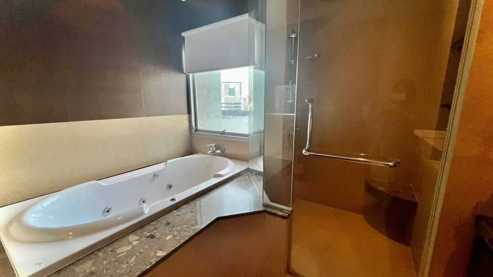 Property photos for Royal Residence Park