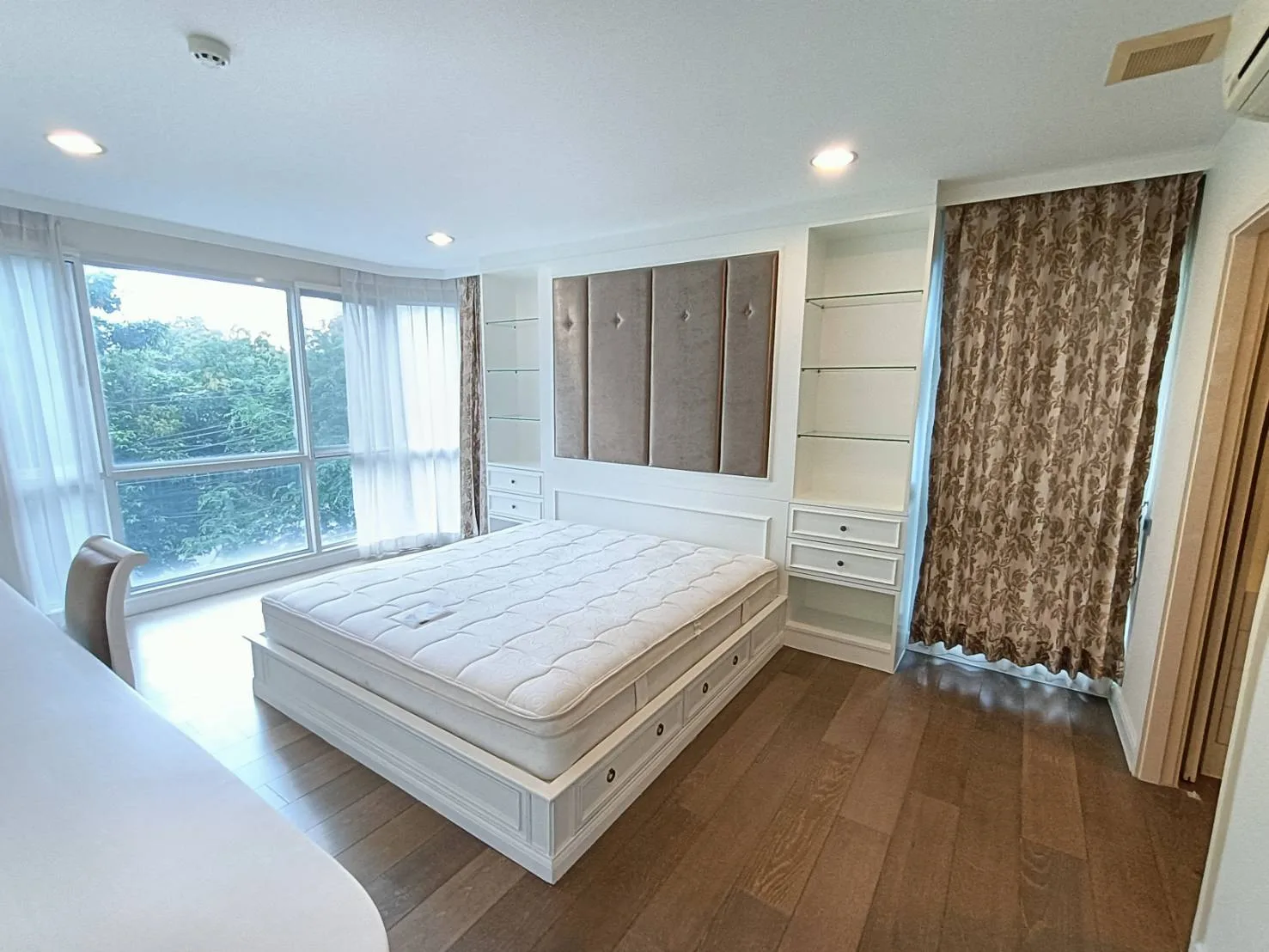 Property photos for The Crest Sukhumvit 24