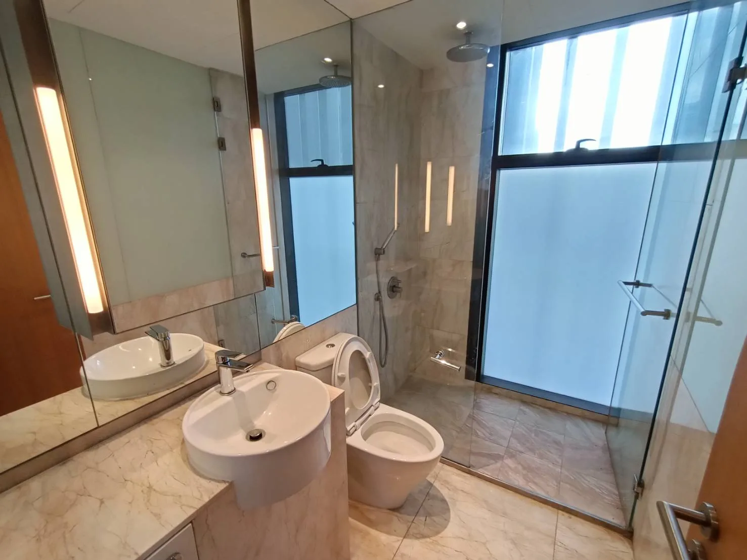 Property photos for The Met