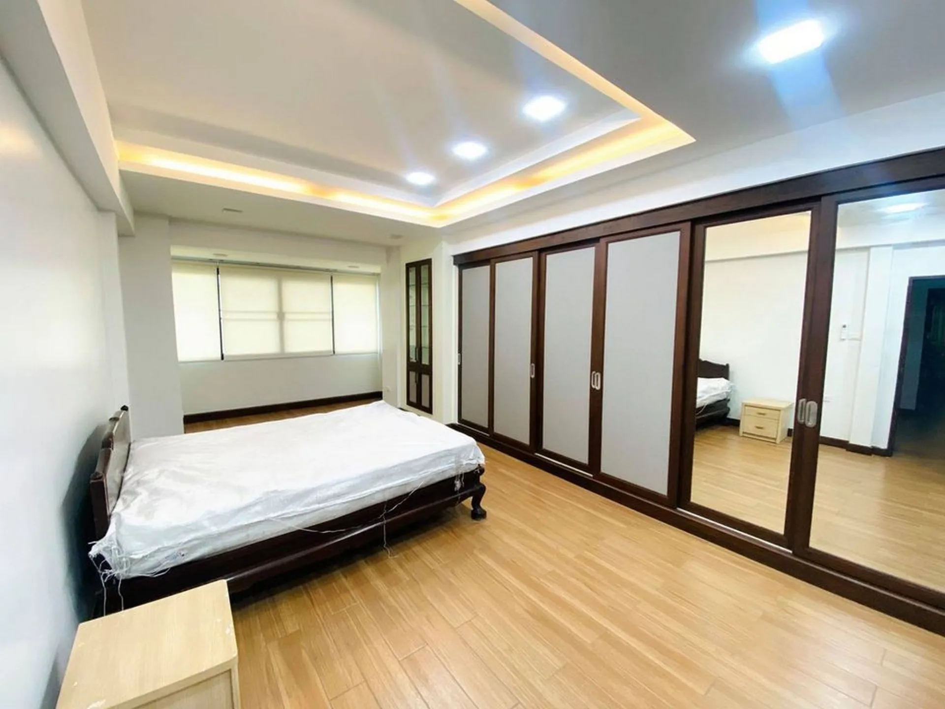 Property photos for Single Houses Suk. 105