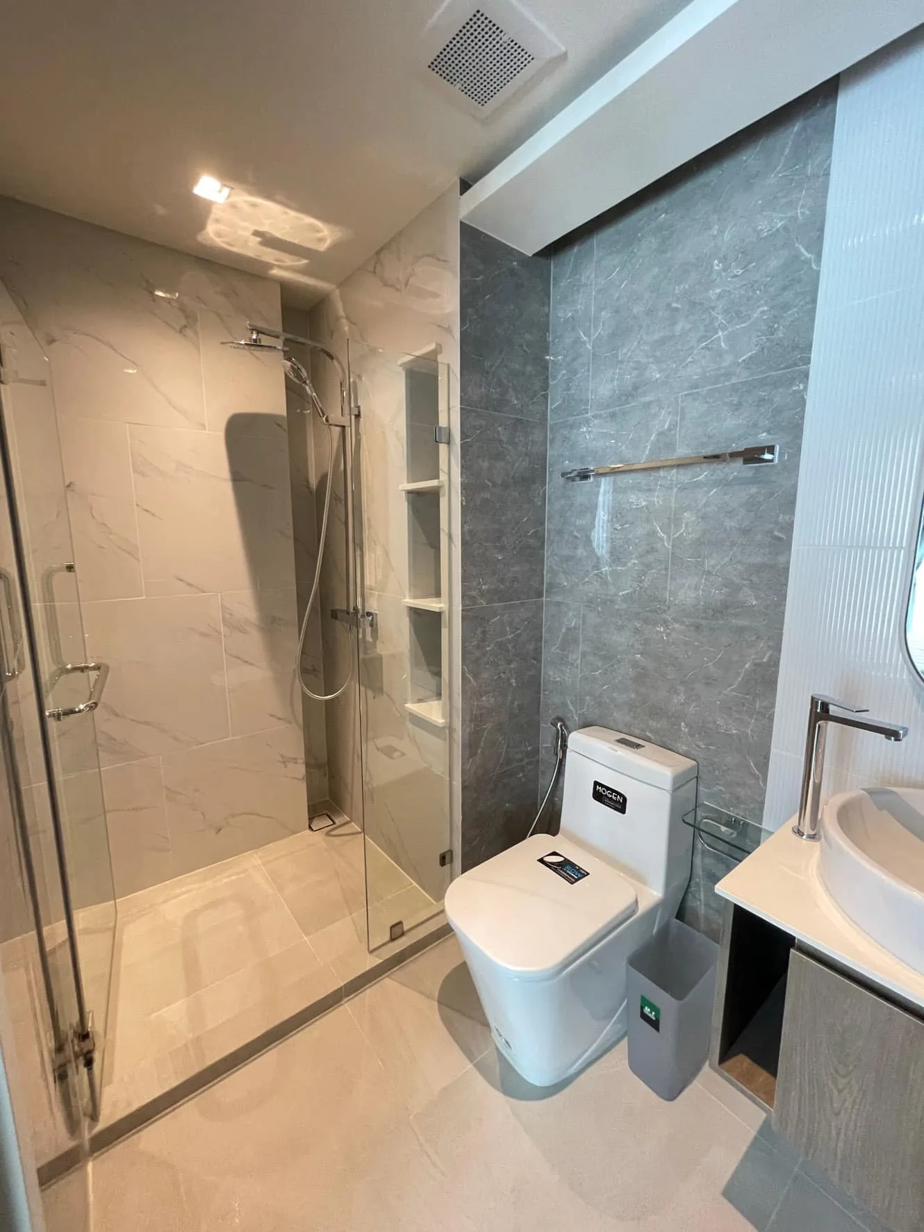 Property photos for Lloyd Soonvijai-thonglor