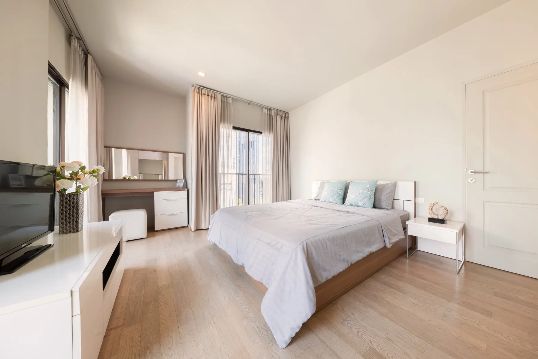 Property photos for Noble Refine