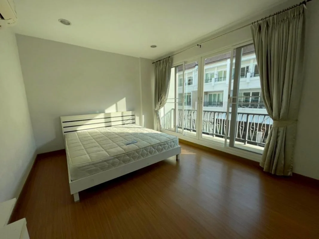 Property photos for Baan Klang Krung Sathon - Charoenrat
