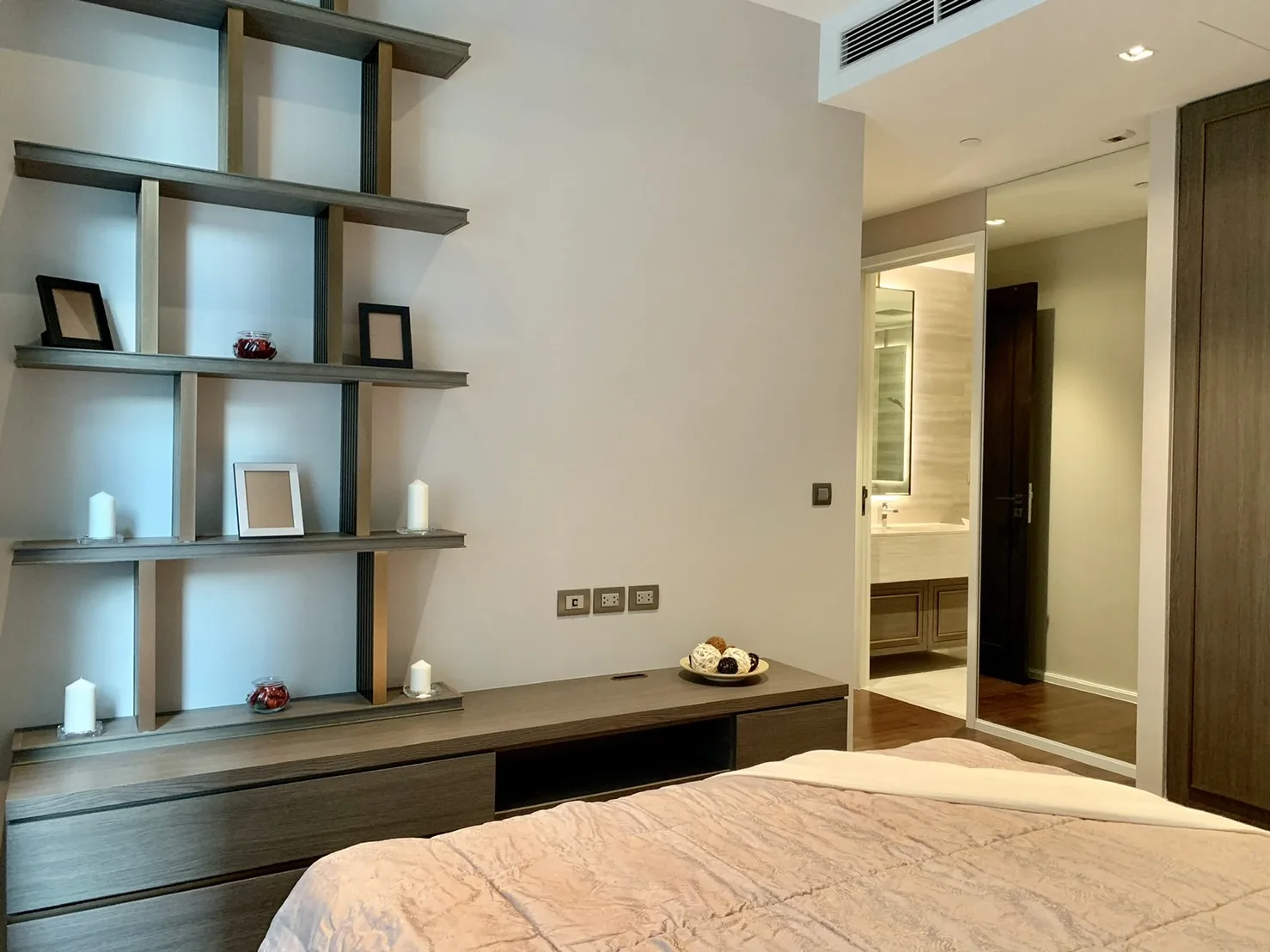 Property photos for The Diplomat 39