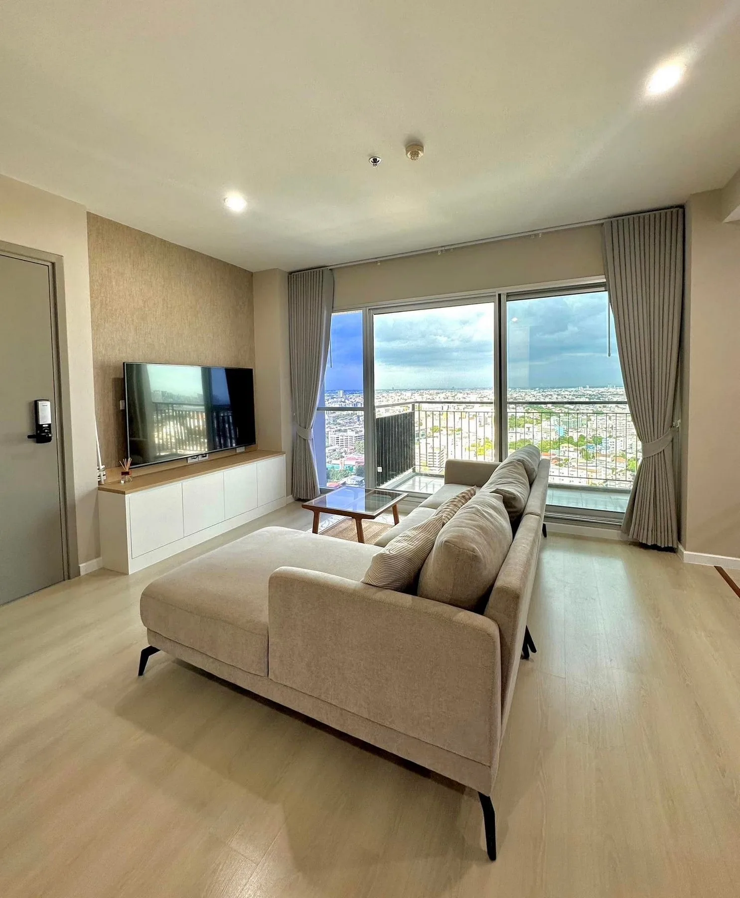 Property photos for Life Ratchadapisek