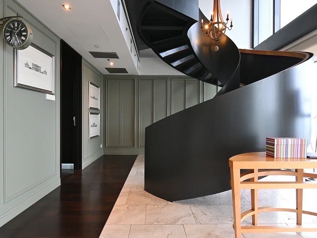 Property photos for The Met